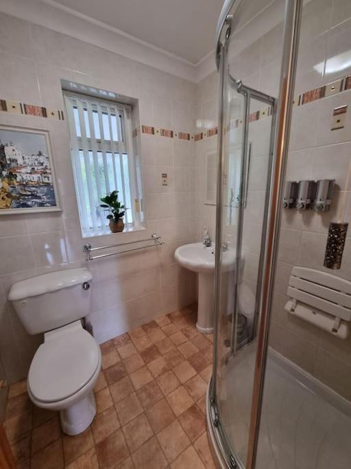 Charming Coastal Bungalow Cayton Bagian luar foto
