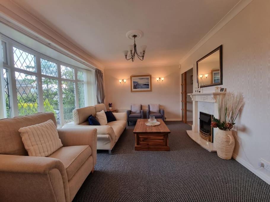 Charming Coastal Bungalow Cayton Bagian luar foto