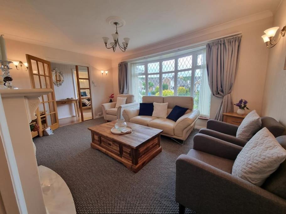 Charming Coastal Bungalow Cayton Bagian luar foto